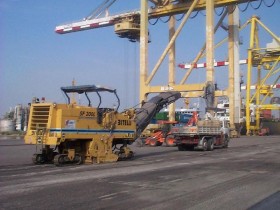 Fresature di manti stradali e posa conglomerati. - Tolomio S.r.l. Lavori Stradali
